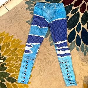 Stretch leggings that look like torn blue jeans jeans and fishnets